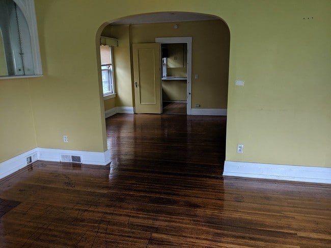 Building Photo - 106 Huntington Park