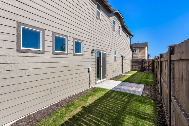 Building Photo - 2523 NW Spruce Pl