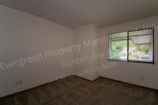 Building Photo - 704 Ponderosa Dr