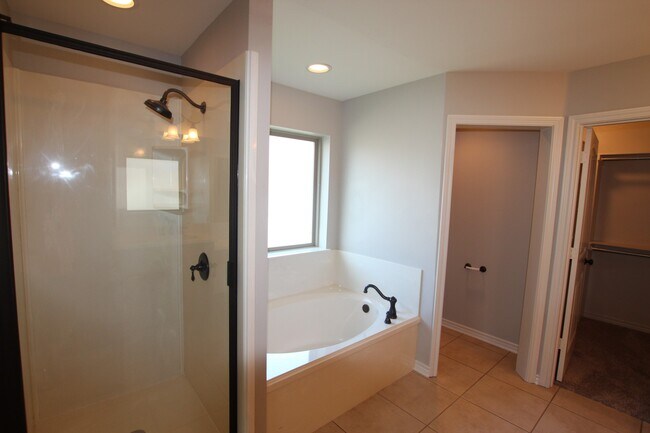 Building Photo - Coming Soon! Luxurious 3 Bed 2.5 Bath Rent...