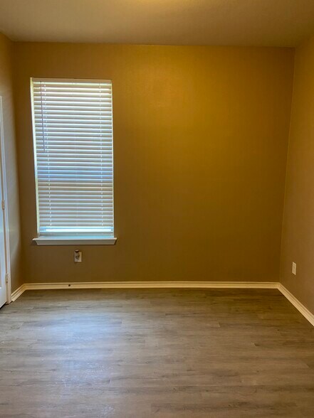 Building Photo - 4512 Gunnison Dr