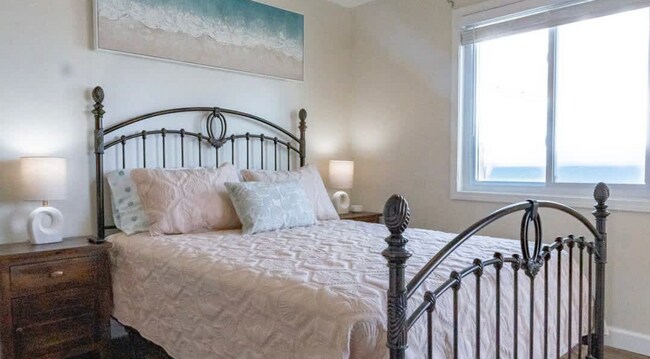 Building Photo - 2 Bedroom Condo - Ocean View - On the Boardwalk - Utilities Included!