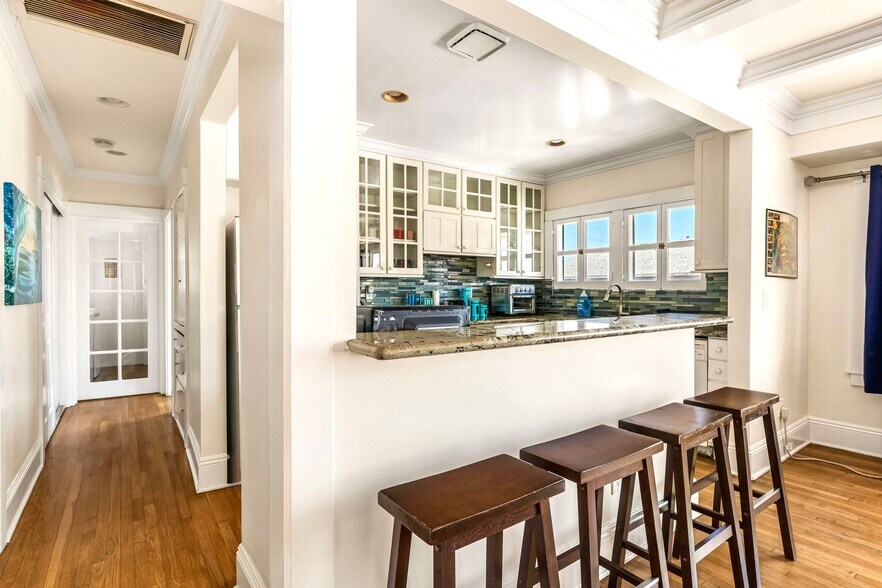 Building Photo - 841 E Ocean Blvd