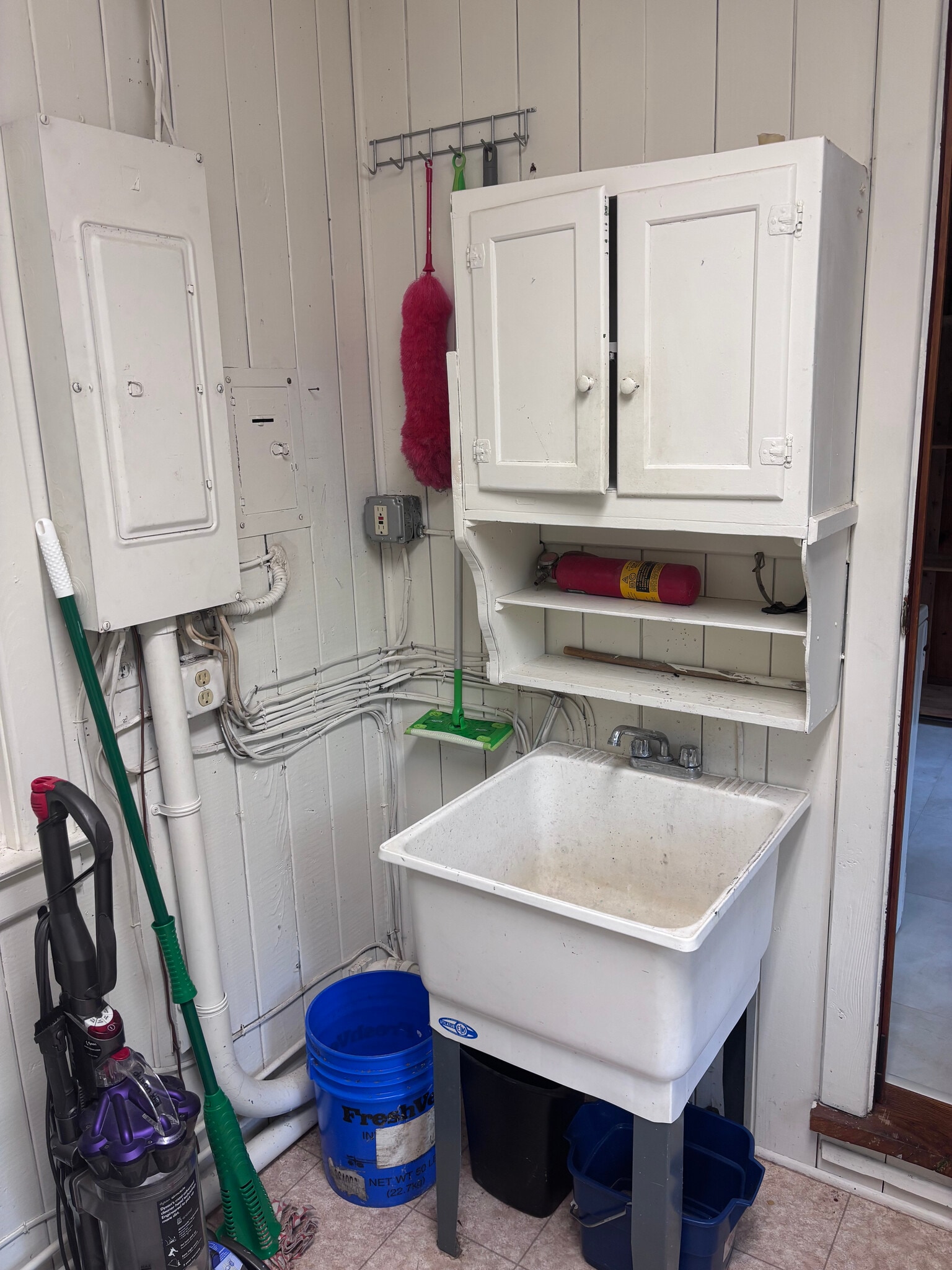 Mud Room Sink - 10936 Raphel Rd