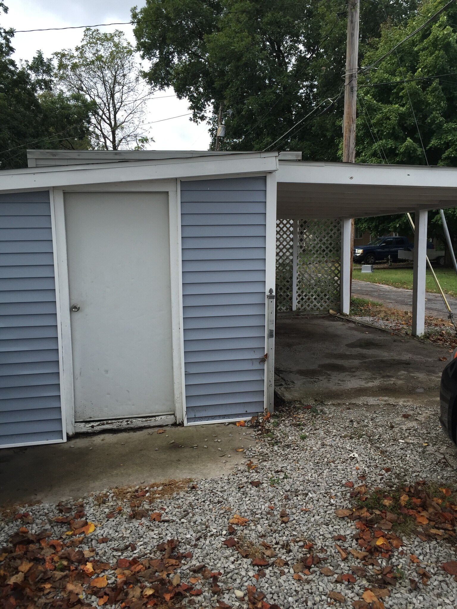 detached shed and carport - 401 S 22nd St
