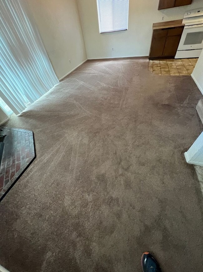 Building Photo - Christmas Tree - 3 Bedrooms/1.5 Baths $2,450!
