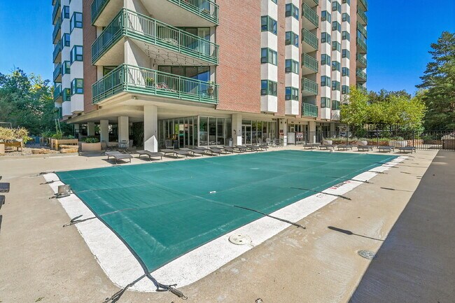 Building Photo - $1,645 - 1 Bed, 1 bath Condo in Denver wit...
