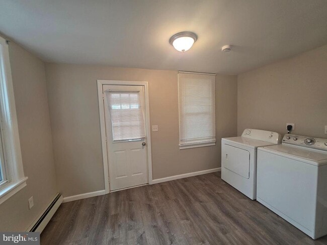 Building Photo - 331 Ellis Ave