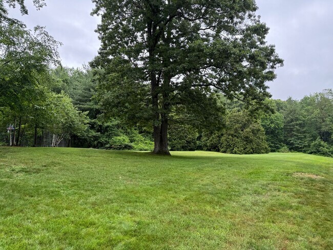 Building Photo - 2 Bedroom Condo for Rent - Tyngsboro
