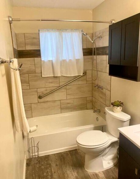 Building Photo - 1038 S Worth Ave