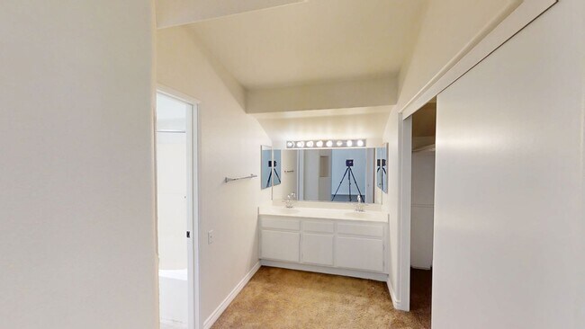 Building Photo - 1045 Willmont Way