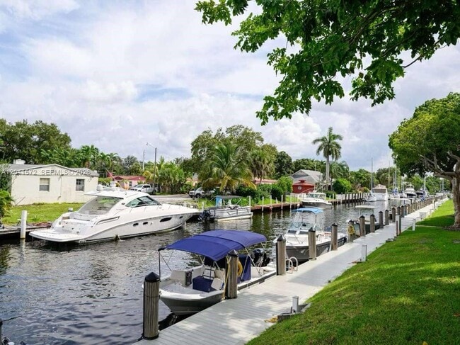 Building Photo - 900 River Reach Dr