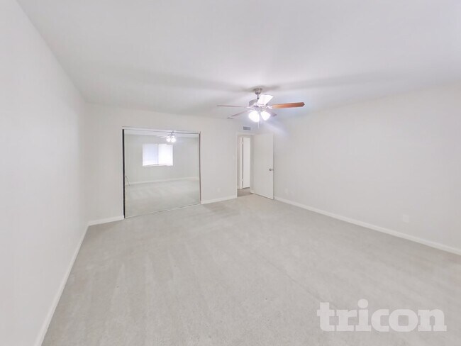 Building Photo - 2106 Newbury Dr