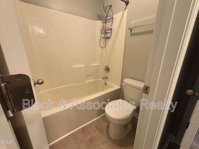 Building Photo - 438 Roanoke Dr