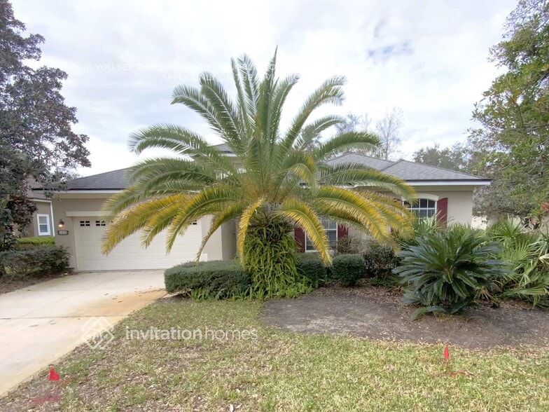 Building Photo - 153 Oak Common Ave