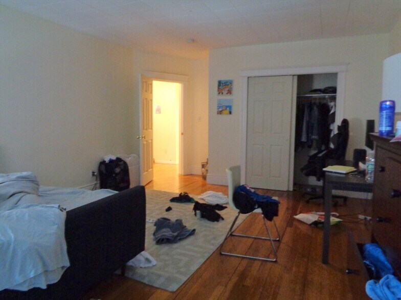 Building Photo - 41 Carlton St