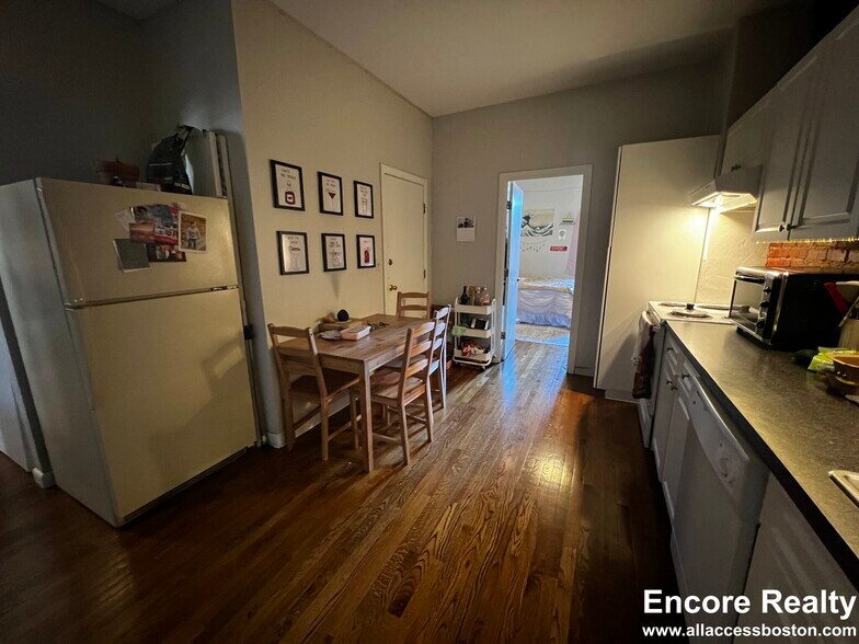 Building Photo - 15 Stearns Rd