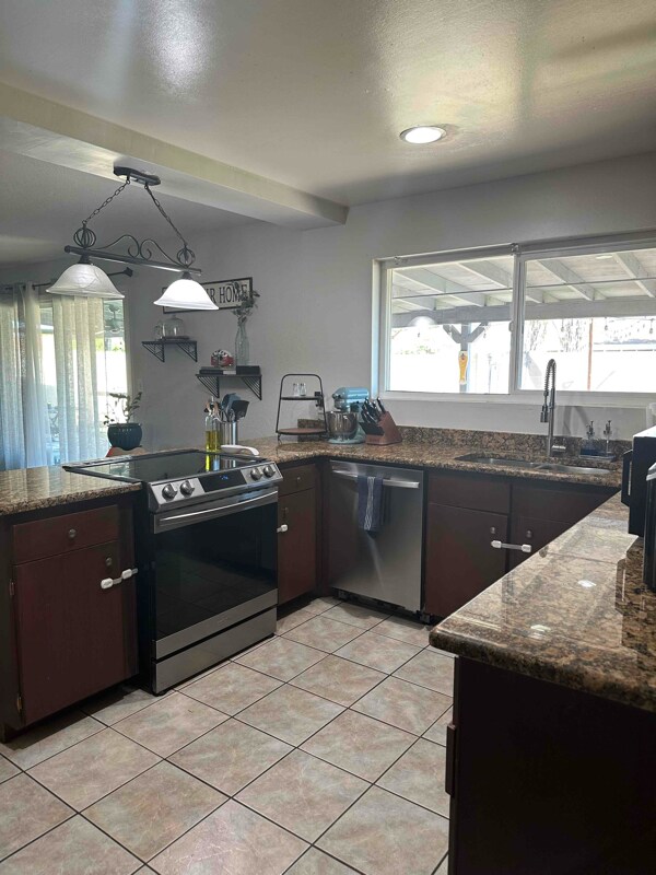 Building Photo - 3936 W Solar Dr