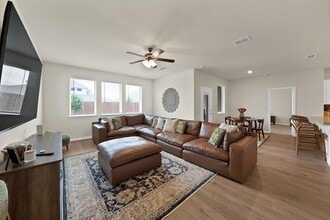 Building Photo - 9720 Lariat Dr