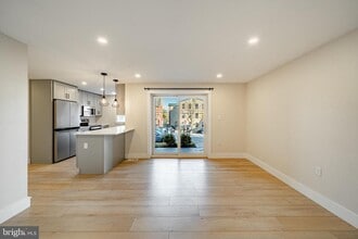 Building Photo - 530 Washington Ave