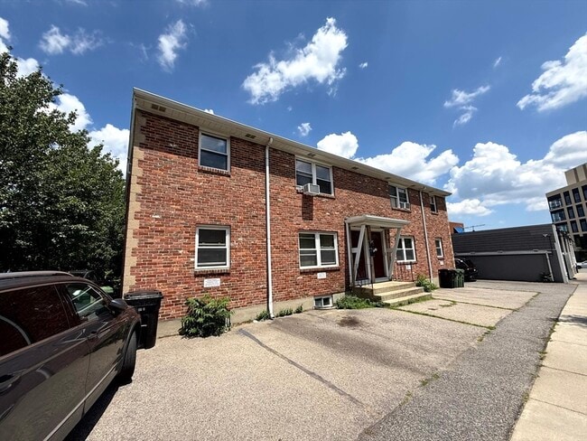 Primary Photo - 17 Aldrich Rd