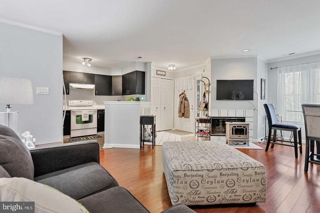 Building Photo - 7860 Mayfair Cir