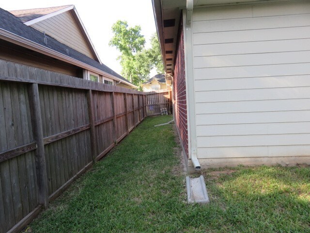 Building Photo - 12129 La Salle Br