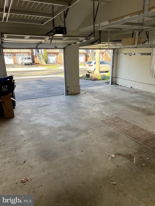 Building Photo - 2303 Dorchester St W