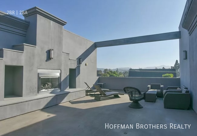 Building Photo - 11925 Kling St