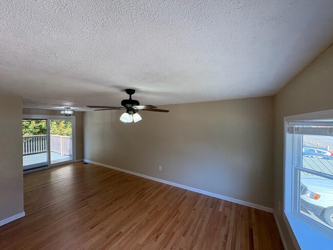 Building Photo - 15 Kingston Dr