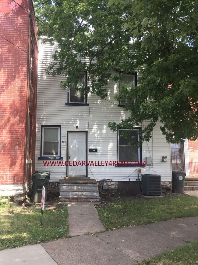 Building Photo - 415 Wellington St