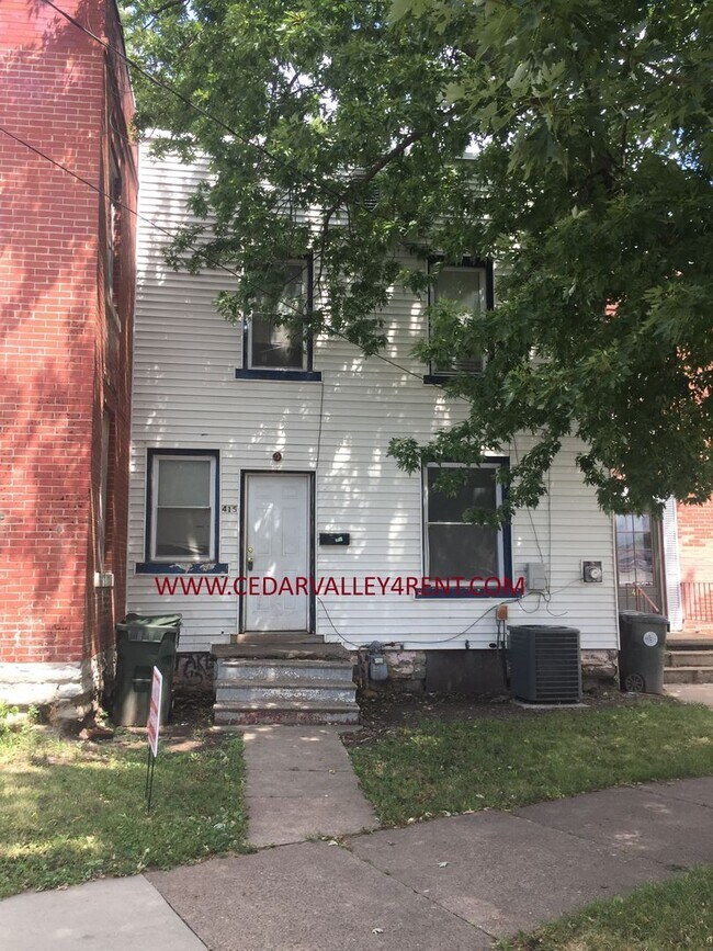 Primary Photo - 415 Wellington St