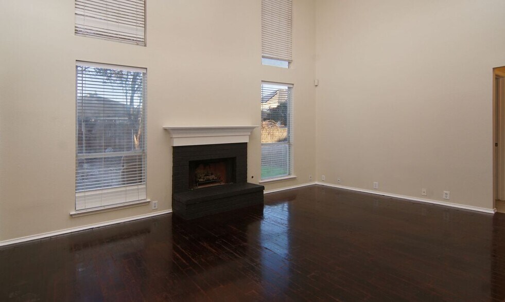 Building Photo - 1049 Highland Station Dr