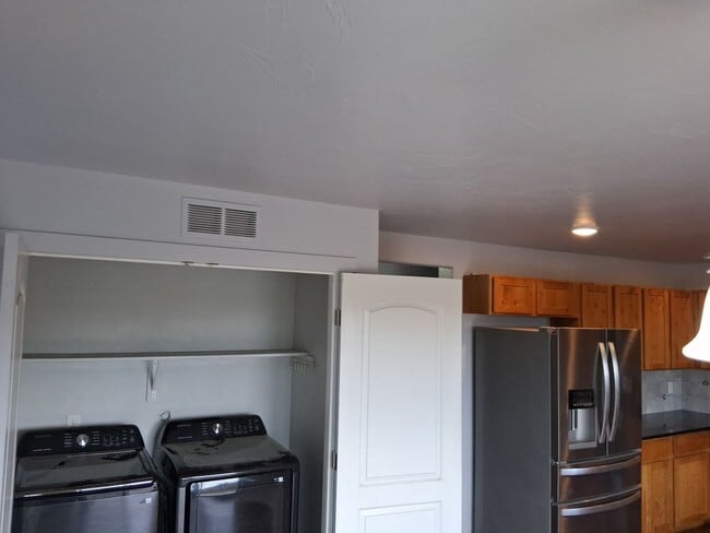 Building Photo - 1097 Johnson St