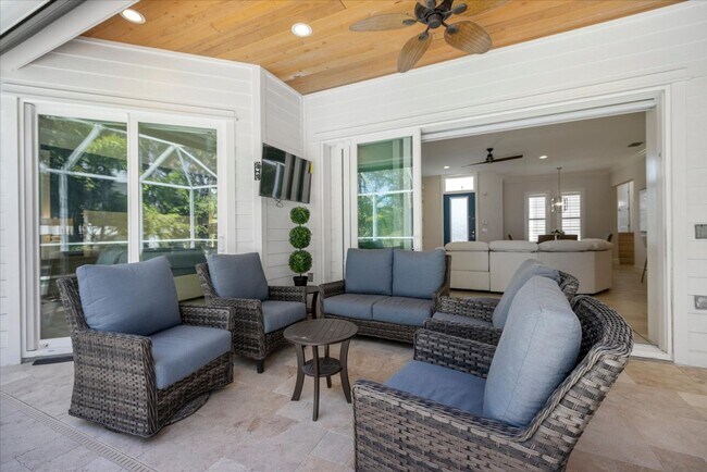 Building Photo - Furnished, Yearly 4bd Home on Siesta Key