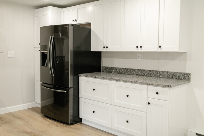 Building Photo - 1745 State St