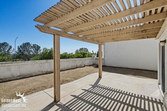 Building Photo - Lovely 3Bdm 2Ba Town-home in Rancho Peñasquitos!