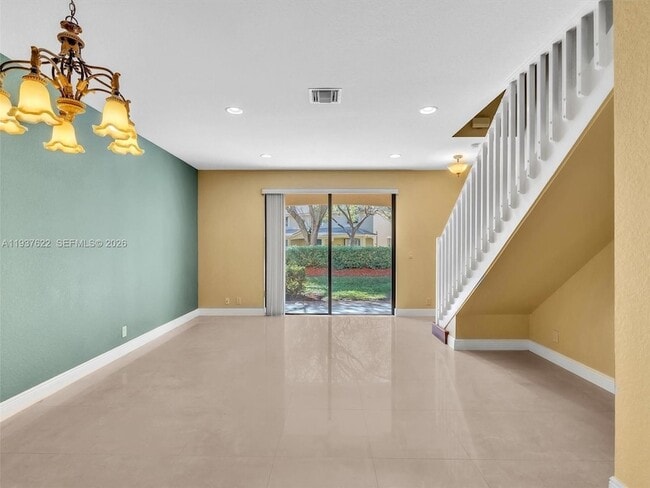 Building Photo - 3878 Tree Top Dr