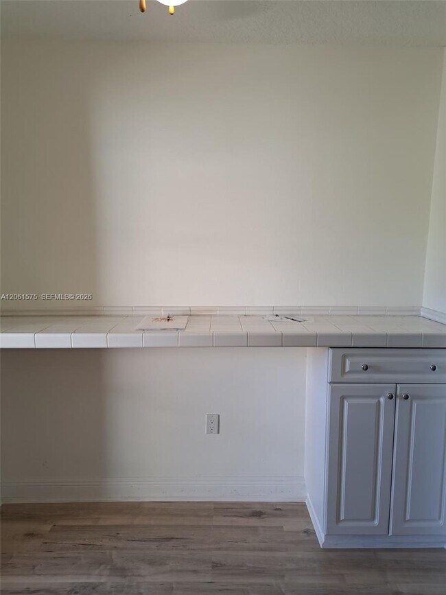 Building Photo - 8860 SW 123rd Ct