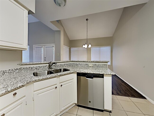 Building Photo - 6629 Queensclub Dr