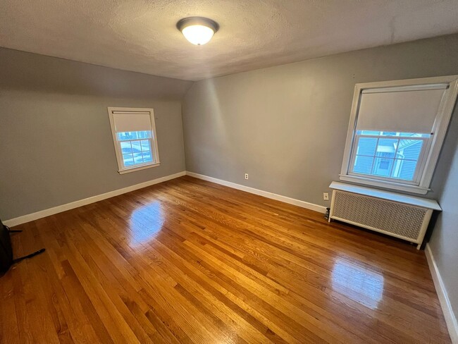 Building Photo - Beautiful, Single Family Colonial for Rent in Springfield!