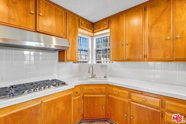 Building Photo - 1920 Van Wick St