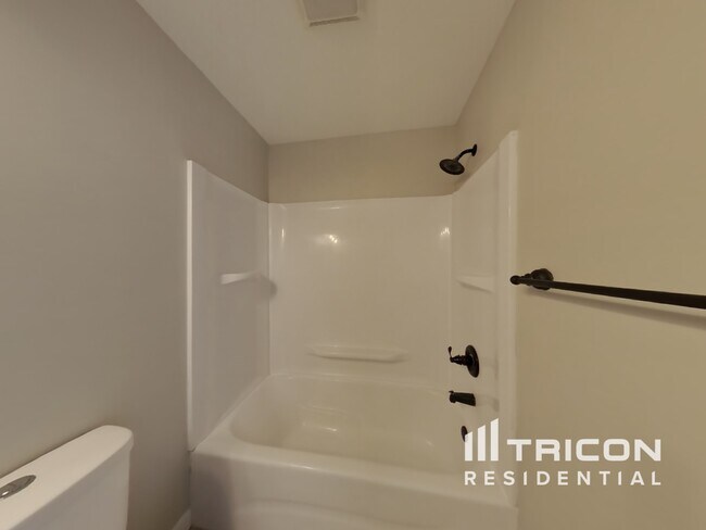 Building Photo - 620 Scotch Pine Dr