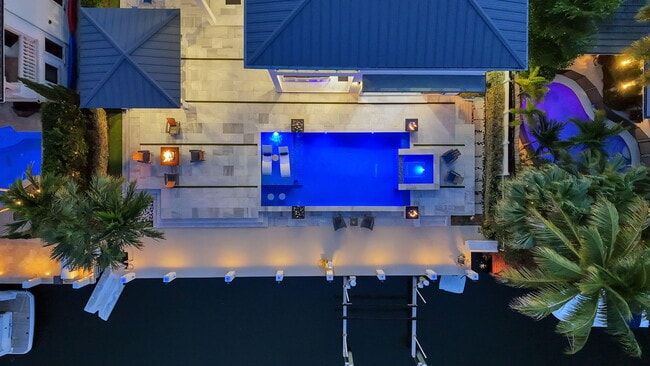 Building Photo - 334 Isle of Capri Dr