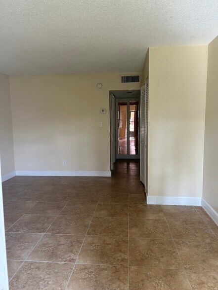 Building Photo - 350 E Desert Inn Rd