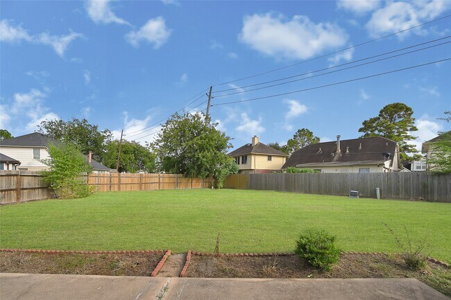 Building Photo - 13523 Pasa Robles Ln