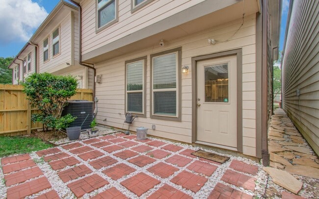 Building Photo - 4908 Crawford St