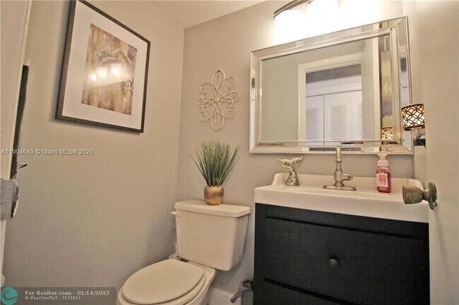 Building Photo - 4008 Berkshire A