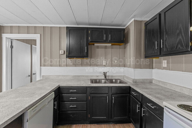 Building Photo - 2724 Pasteur Ave