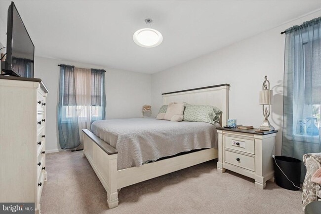 Building Photo - 127 Toledo Ln